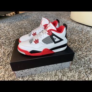 SOLD jordan 4 fire red 2020